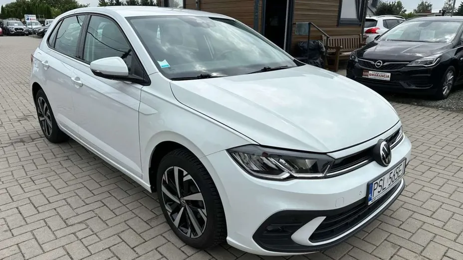 VOLKSWAGEN Polo -