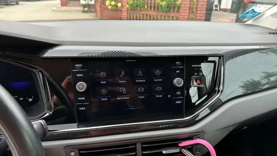 VOLKSWAGEN Polo -