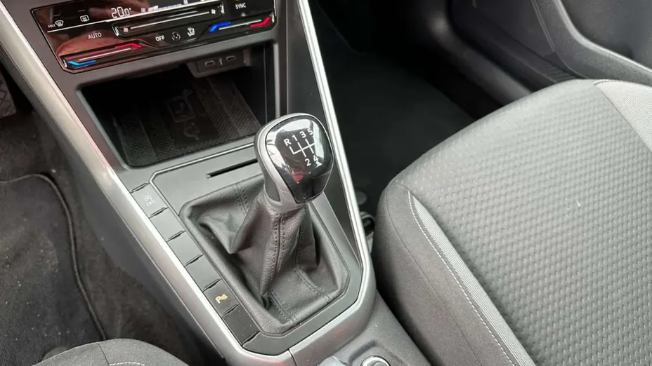 VOLKSWAGEN Polo -