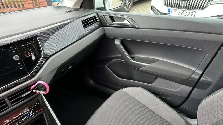 VOLKSWAGEN Polo -