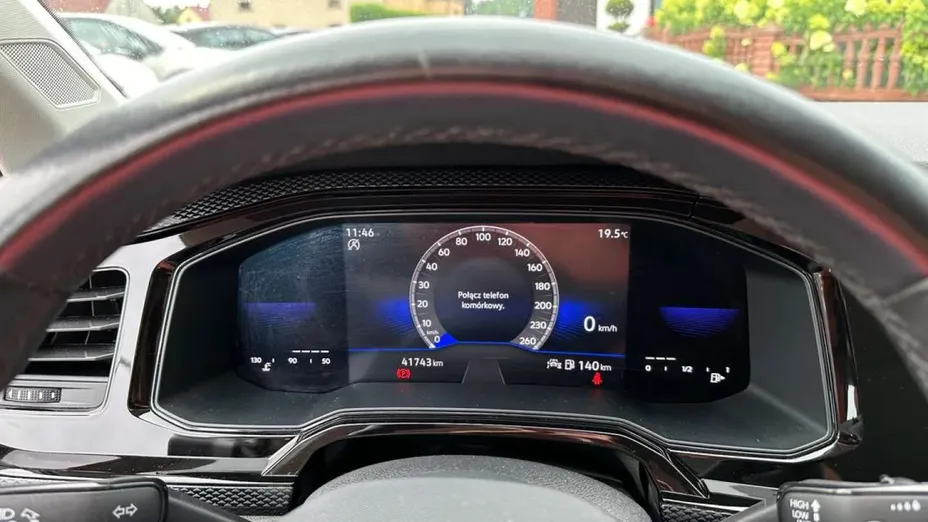 VOLKSWAGEN Polo -
