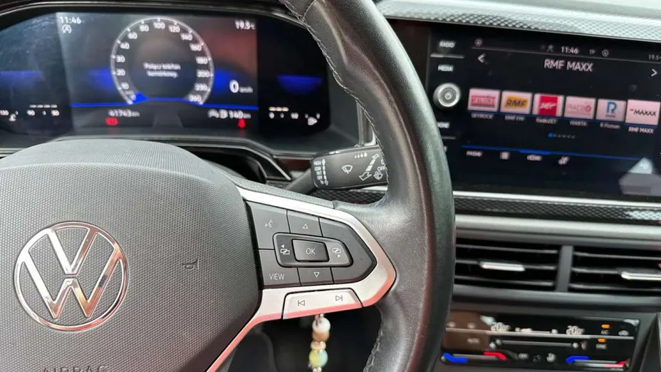 VOLKSWAGEN Polo -