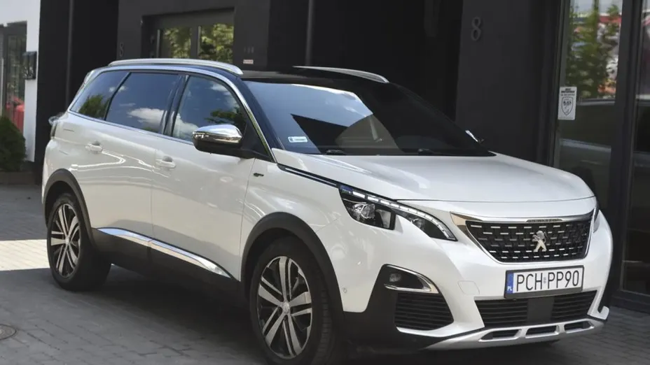 PEUGEOT 5008 -