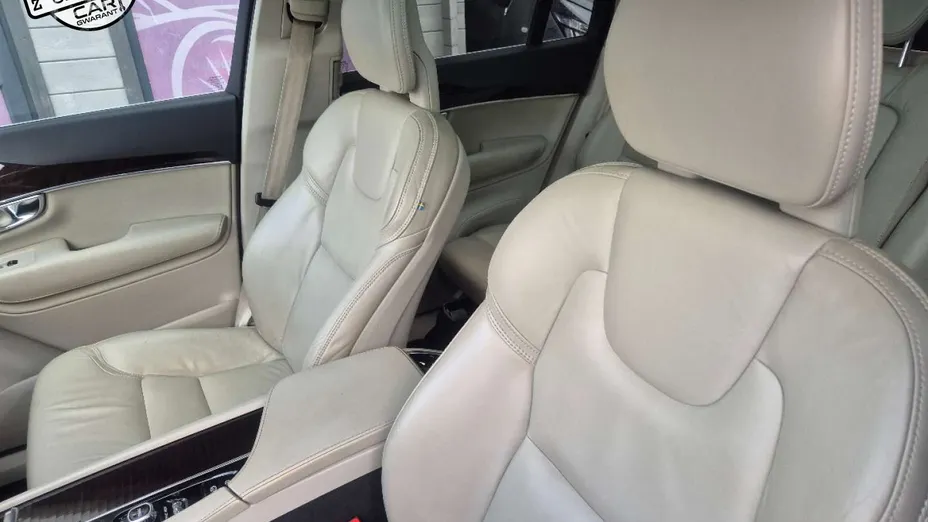 VOLVO XC90 -