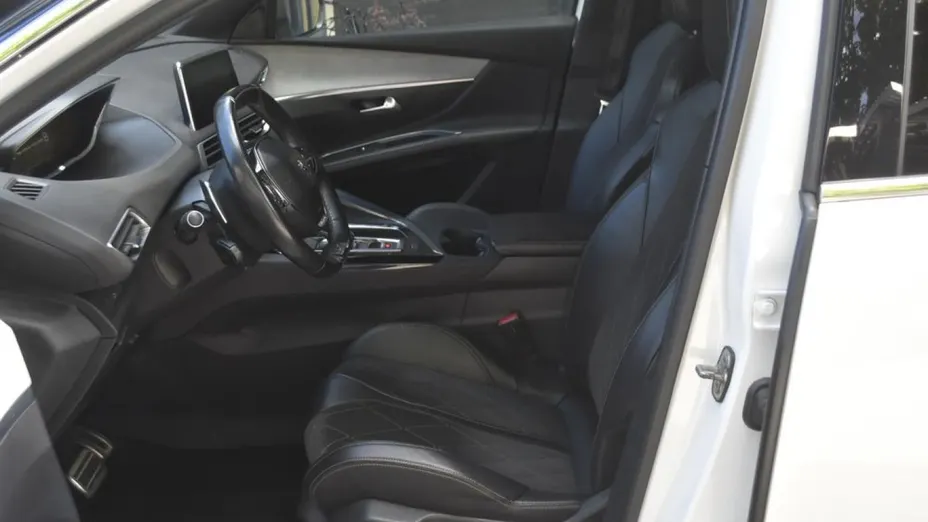 PEUGEOT 5008 -