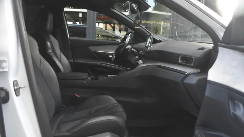 PEUGEOT 5008 -