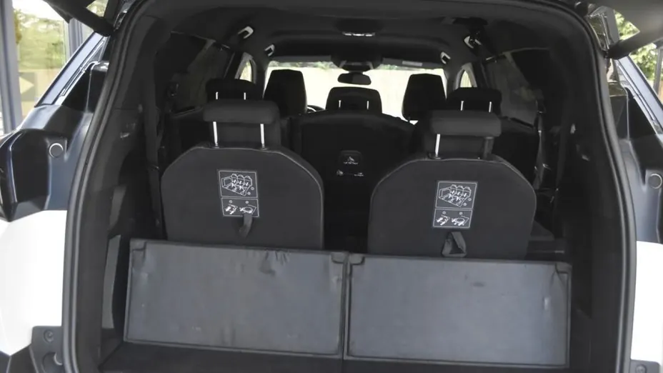 PEUGEOT 5008 -
