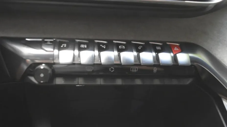PEUGEOT 5008 -