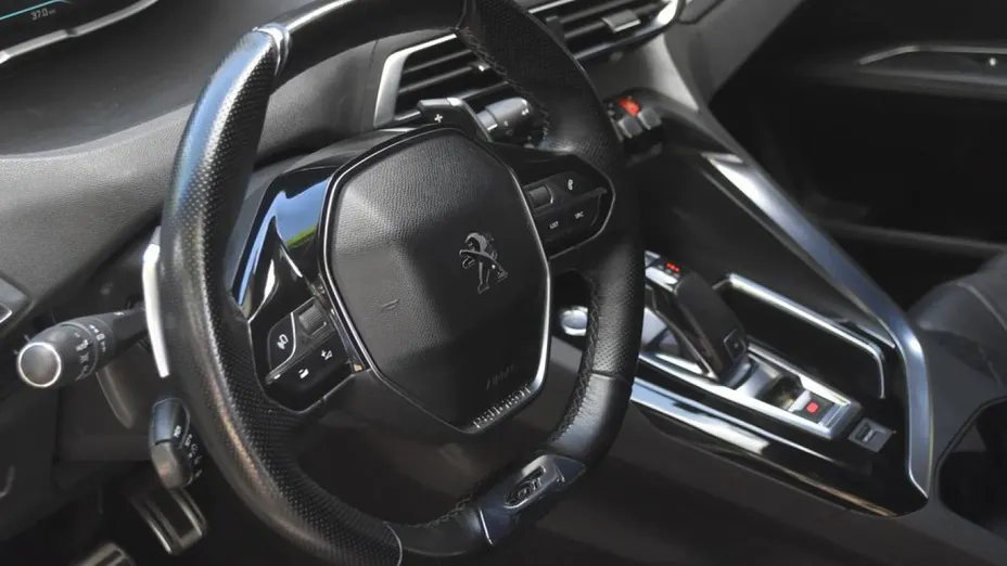 PEUGEOT 5008 -