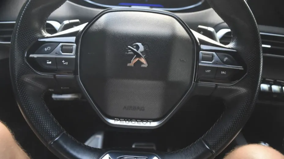 PEUGEOT 5008 -