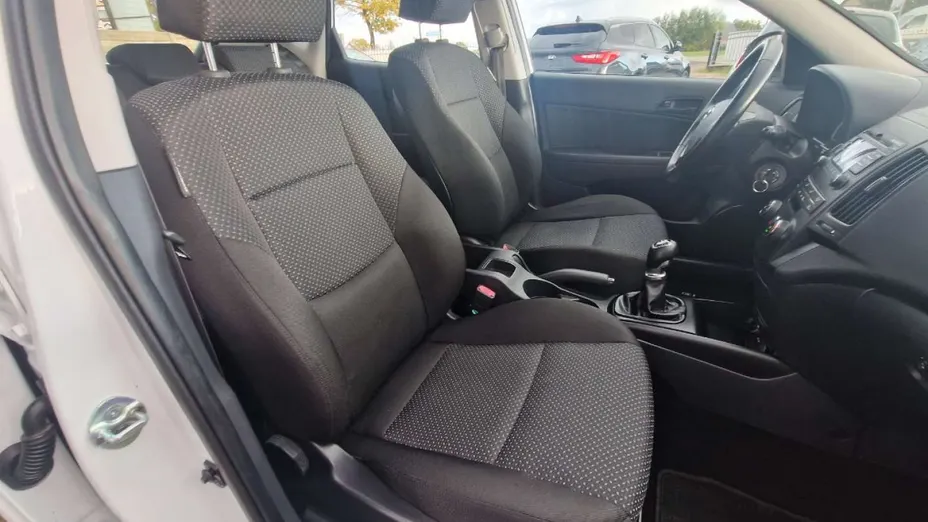 HYUNDAI i30 -