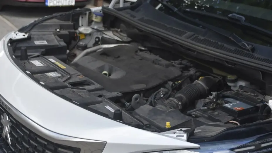 PEUGEOT 5008 -