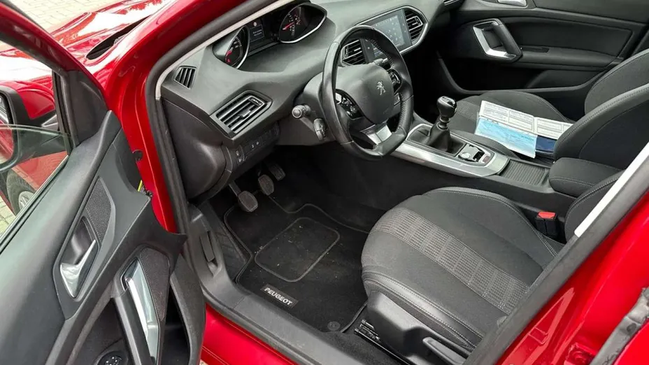 PEUGEOT 308 -