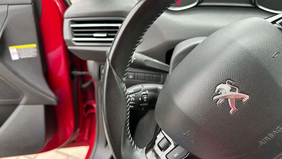 PEUGEOT 308 -