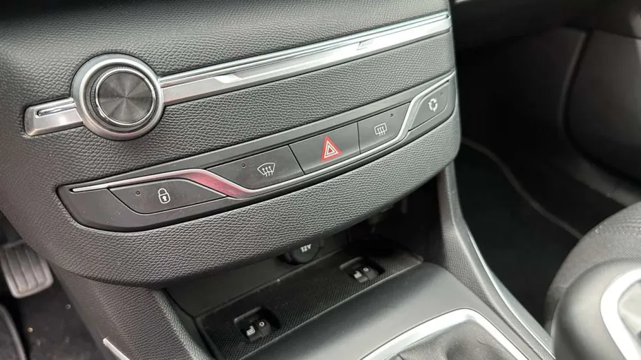PEUGEOT 308 -