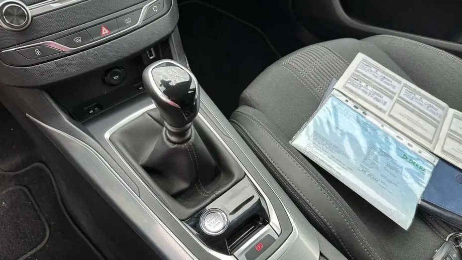 PEUGEOT 308 -