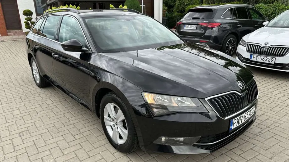 SKODA Superb -