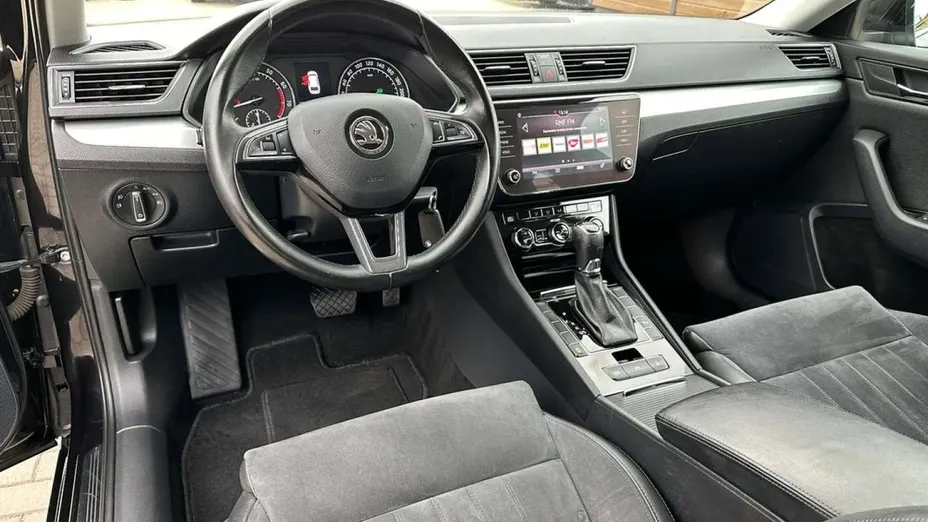 SKODA Superb -