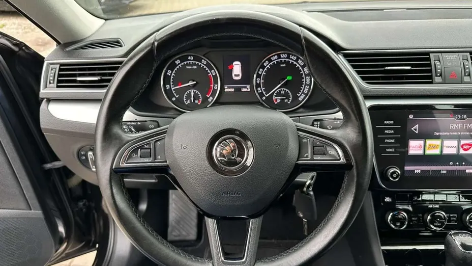 SKODA Superb -