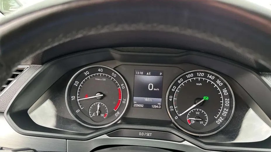 SKODA Superb -