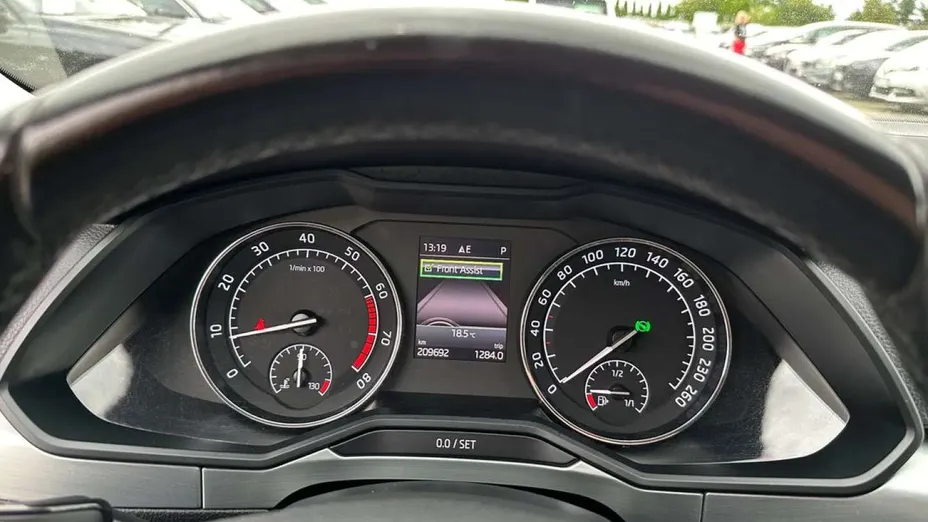 SKODA Superb -