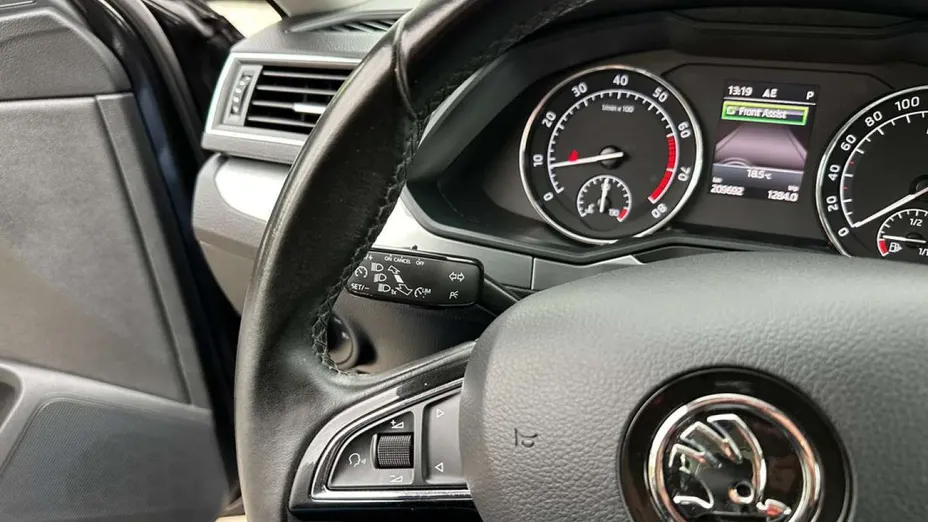 SKODA Superb -