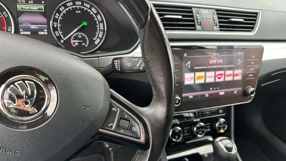 SKODA Superb -