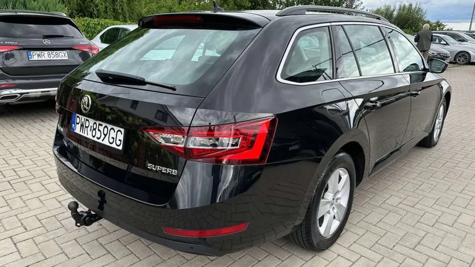 SKODA Superb -