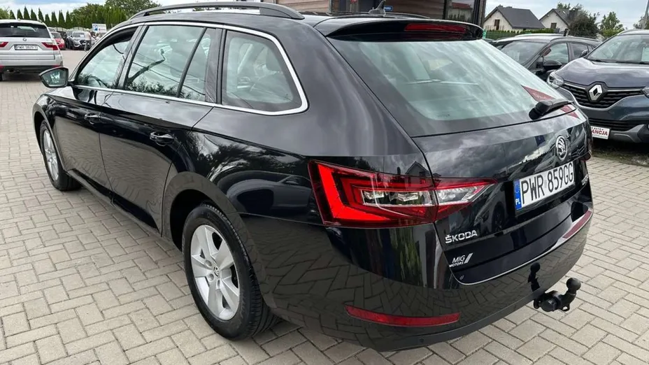 SKODA Superb -