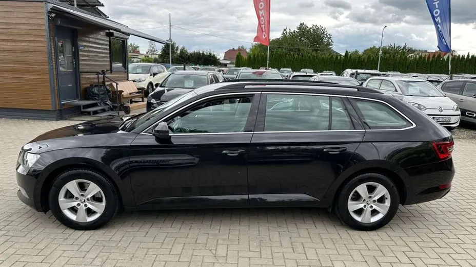 SKODA Superb -