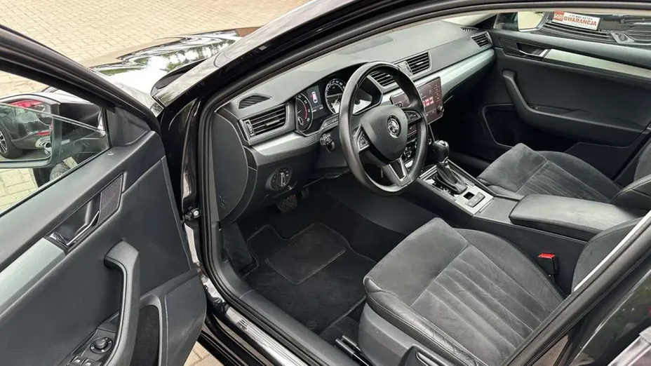 SKODA Superb -