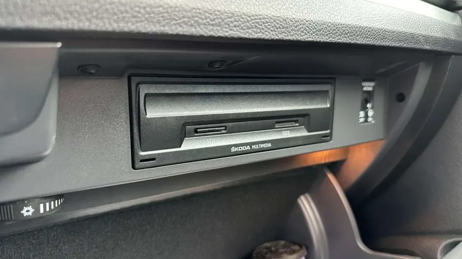 SKODA Superb -