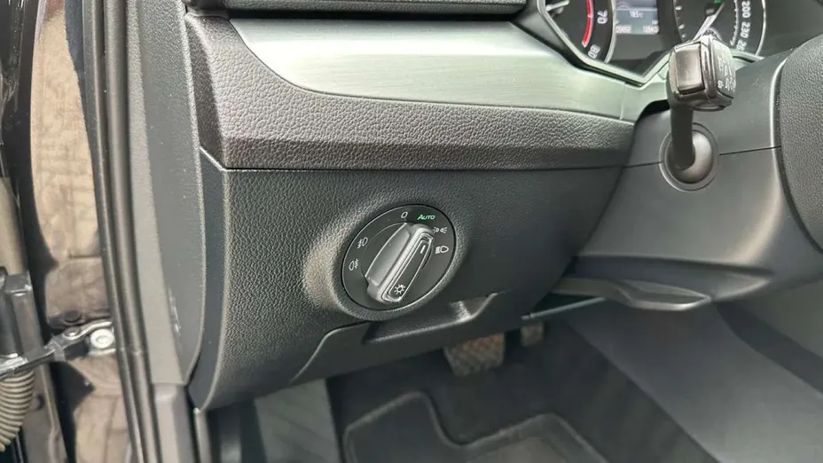 SKODA Superb -