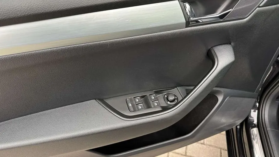 SKODA Superb -