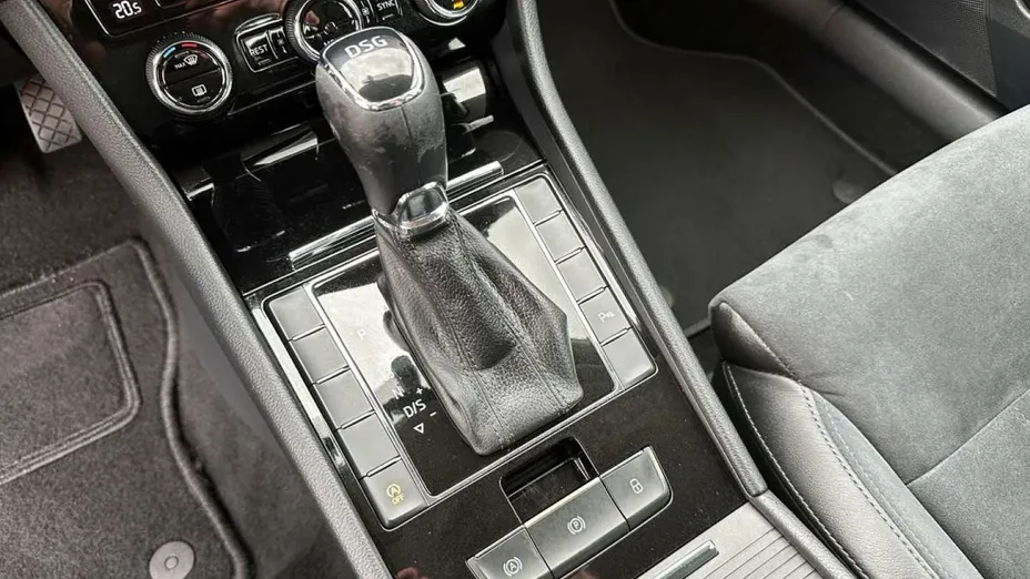 SKODA Superb -