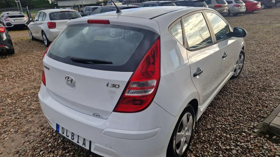 HYUNDAI i30 -