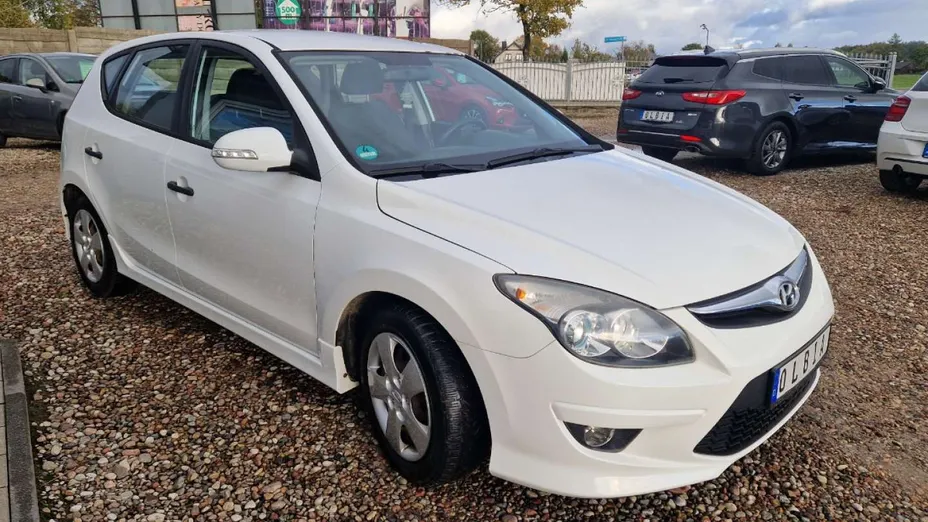 HYUNDAI i30 -