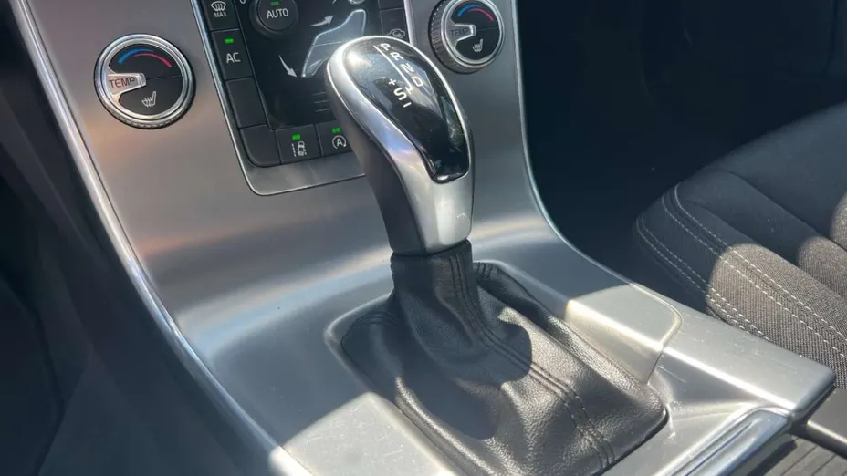 VOLVO S60 -