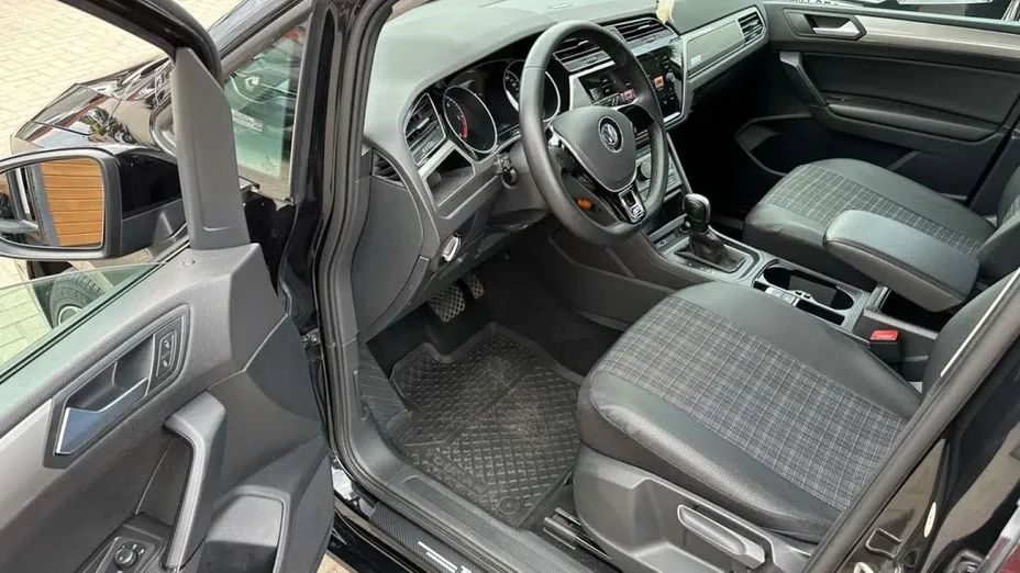 VOLKSWAGEN Touran -