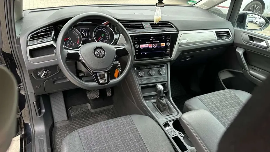 VOLKSWAGEN Touran -
