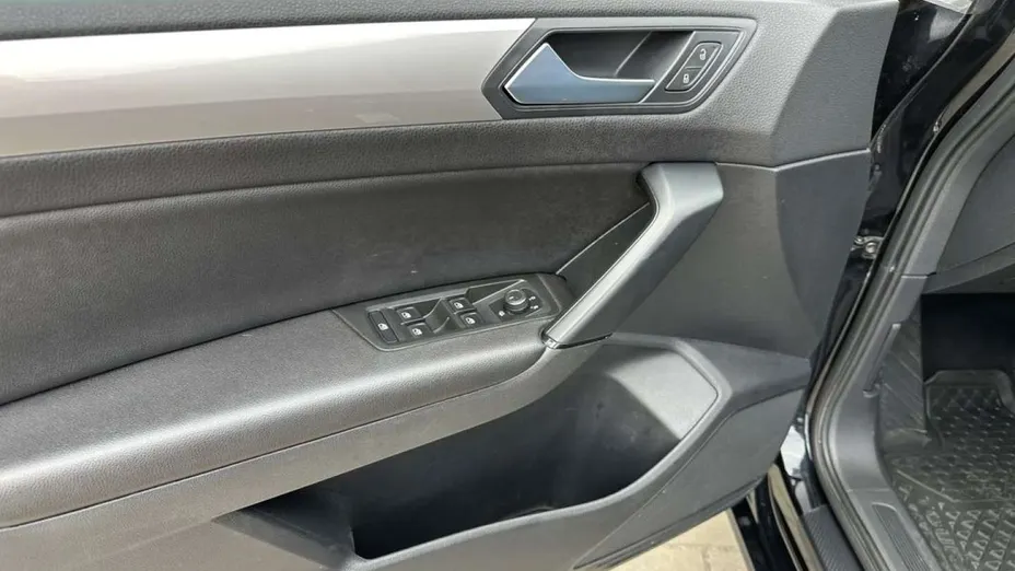 VOLKSWAGEN Touran -