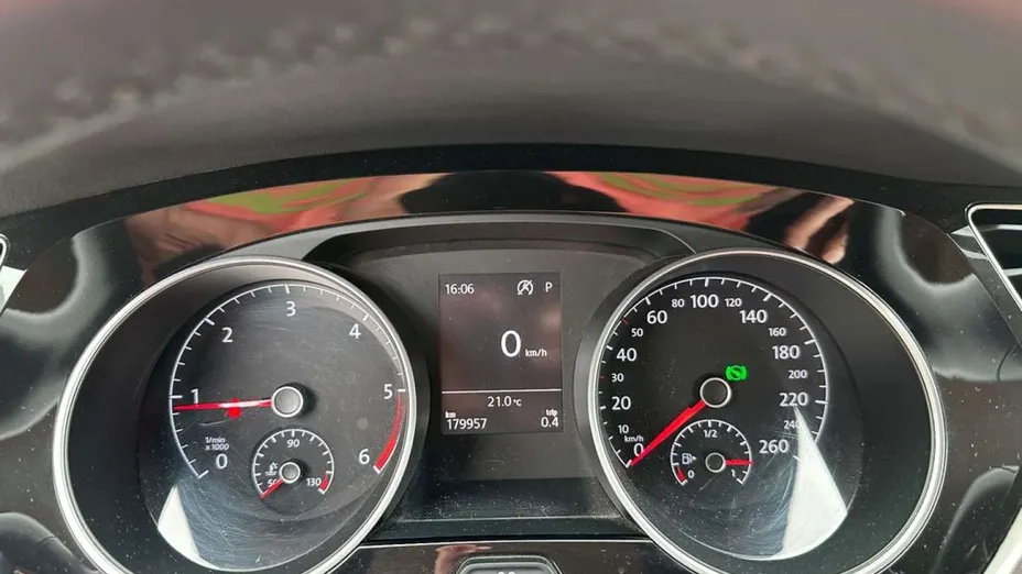 VOLKSWAGEN Touran -