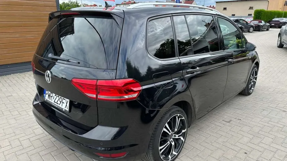 VOLKSWAGEN Touran -