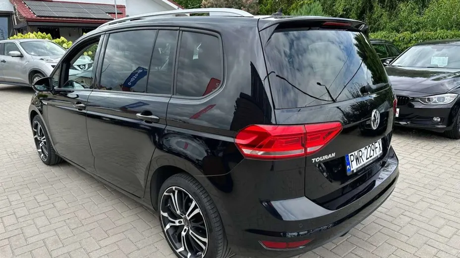 VOLKSWAGEN Touran -