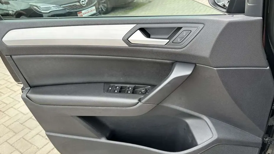 VOLKSWAGEN Touran -