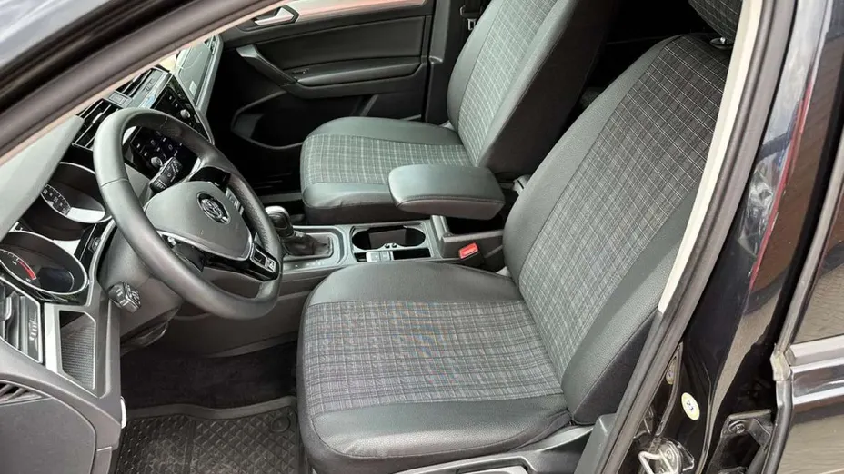VOLKSWAGEN Touran -