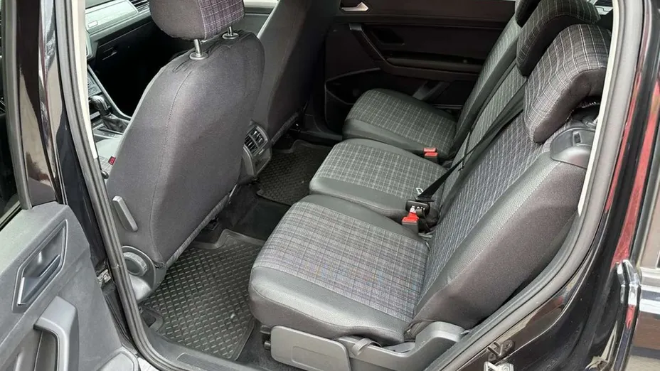 VOLKSWAGEN Touran -
