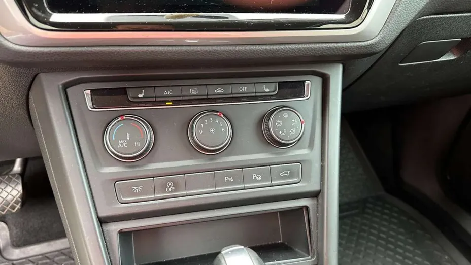 VOLKSWAGEN Touran -
