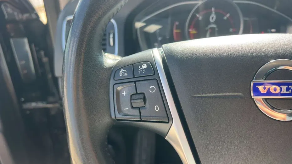 VOLVO S60 -