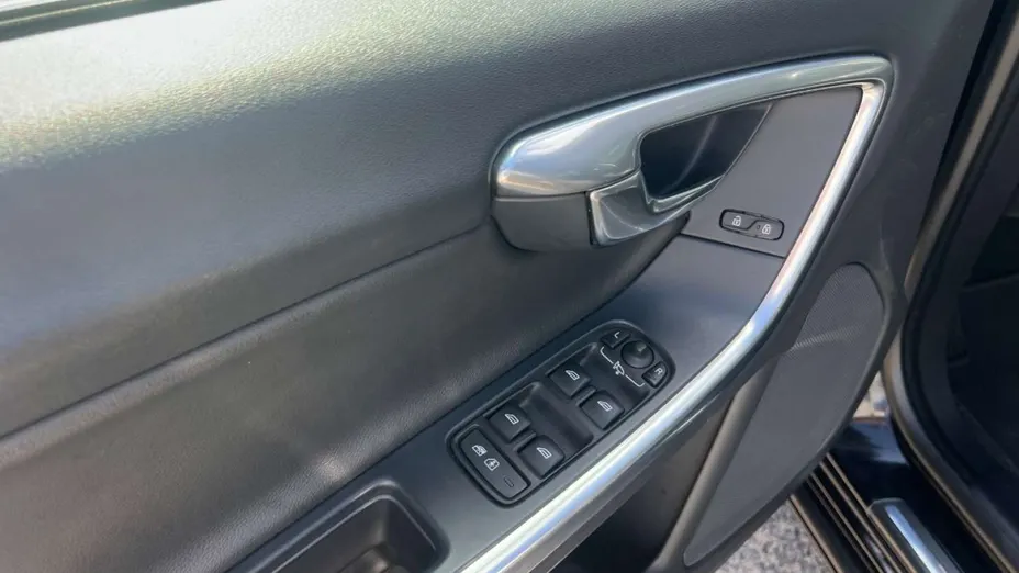 VOLVO S60 -